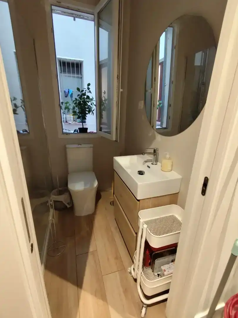 Bany de Apartament de lloguer en  Madrid Capital amb Aire condicionat i Balcó