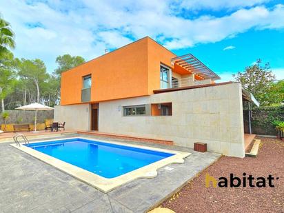 Exterior view of Single-family semi-detached for sale in El Catllar   with Air Conditioner, Swimming Pool and Balcony