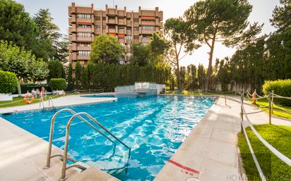 Swimming pool of Flat for sale in  Madrid Capital  with Terrace and Swimming Pool