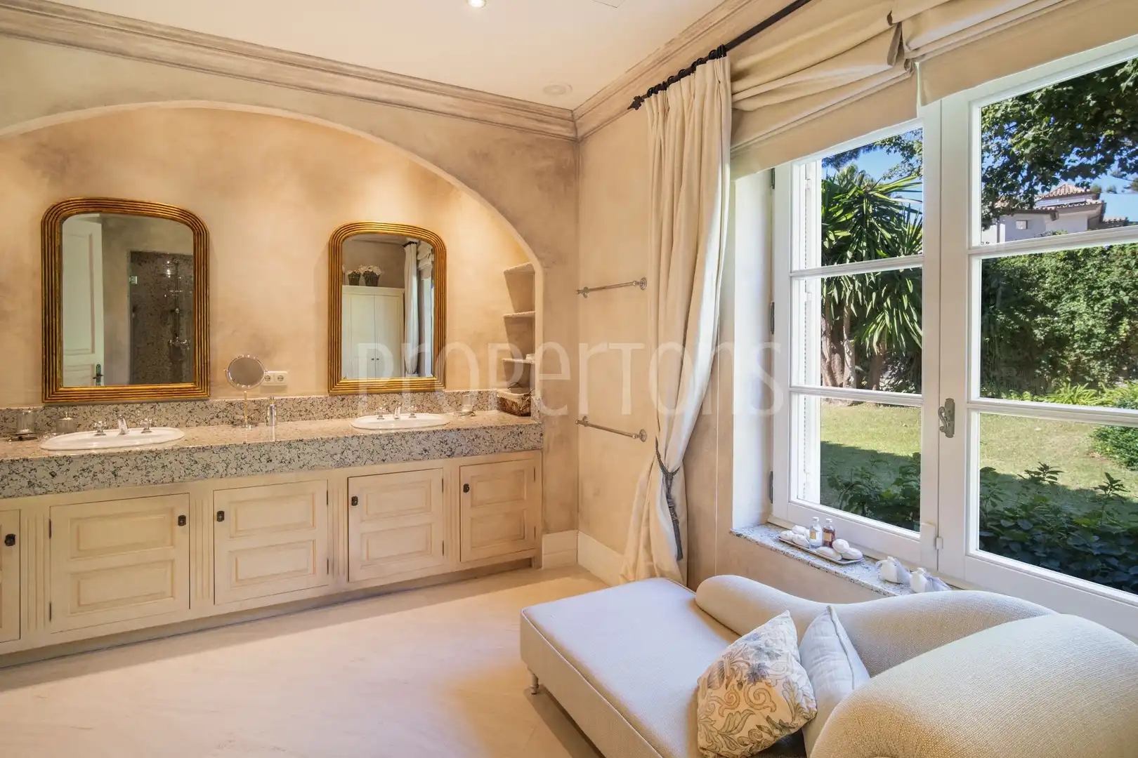 Bathroom of Houses for sale in Marbella