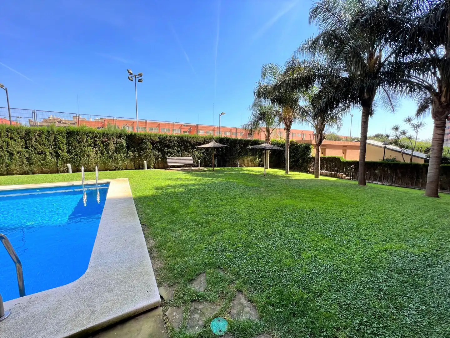 Swimming pool of Flat for rent in Valencia  with Air Conditioner, Oven and Washing machine