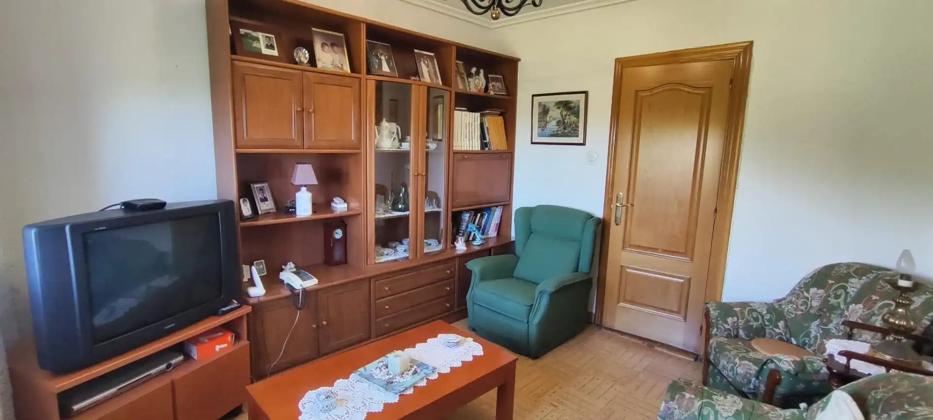 Sala d'estar de Casa o xalet en venda en Polanco amb Calefacció, Jardí privat i Traster