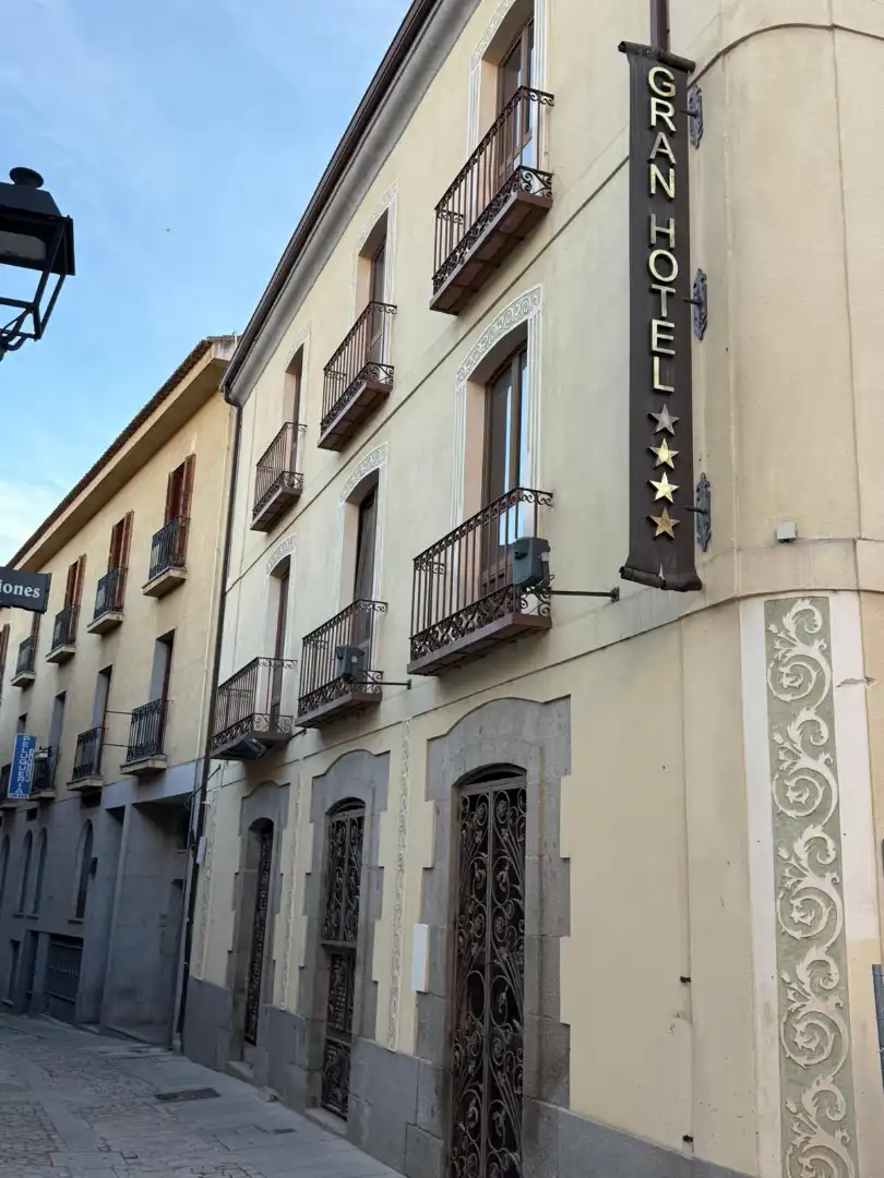 Vista exterior de Edificio en venta en Ávila