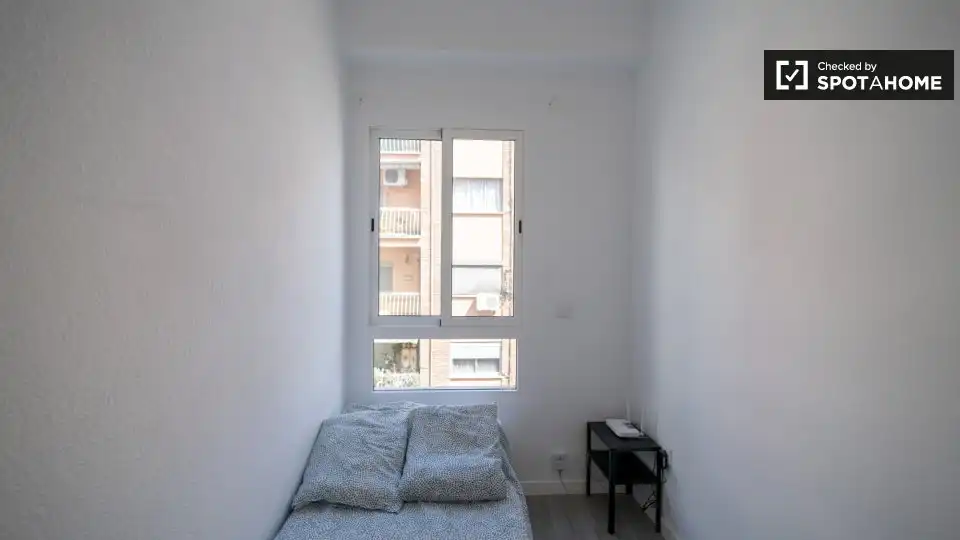Habitación de Piso de alquiler en Valencia con Aire acondicionado, Calefacción y Amueblado