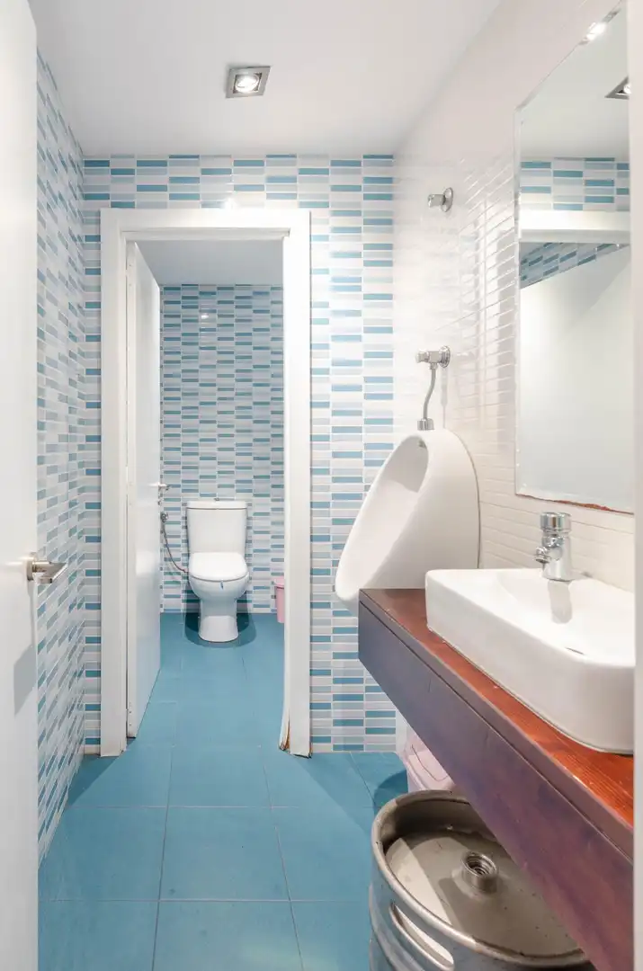 Baño de Local en traspaso en Gijón  con Aire acondicionado