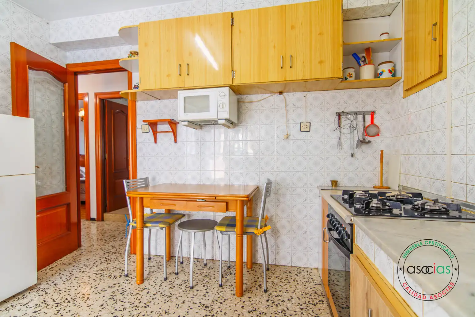 Cuina de Pis en venda en Oviedo  amb Calefacció, Parquet i Moblat