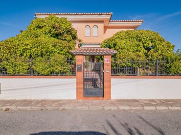 Xalet amb piscina en venda a Calle Arrayanes