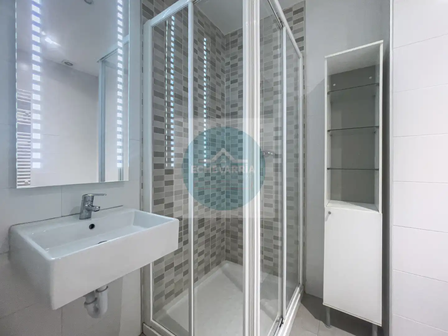 Bathroom of Flat for rent in Madrid  with Heating, Furnished and Oven