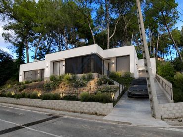 Casa amb piscina en venda a Camí d'Ullastrell