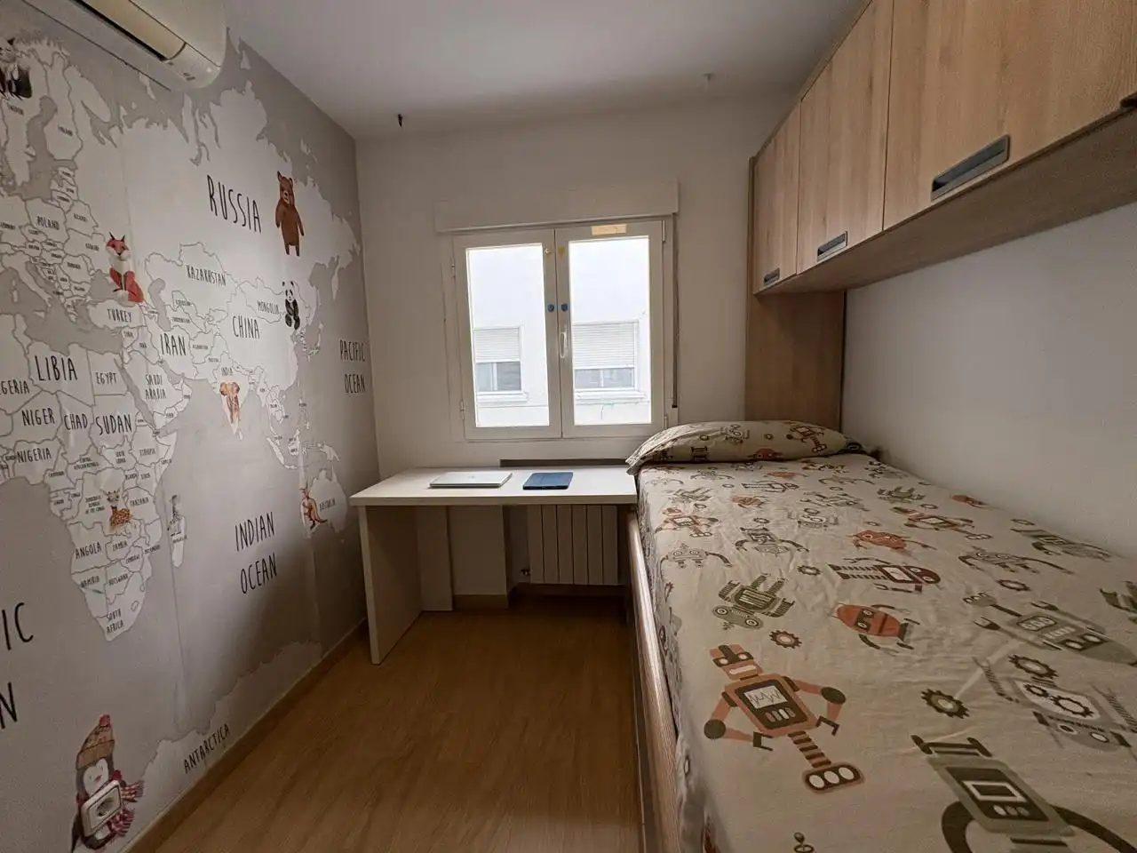 Bedroom of Flat for rent in Madrid  with Air Conditioner, Heating and Furnished