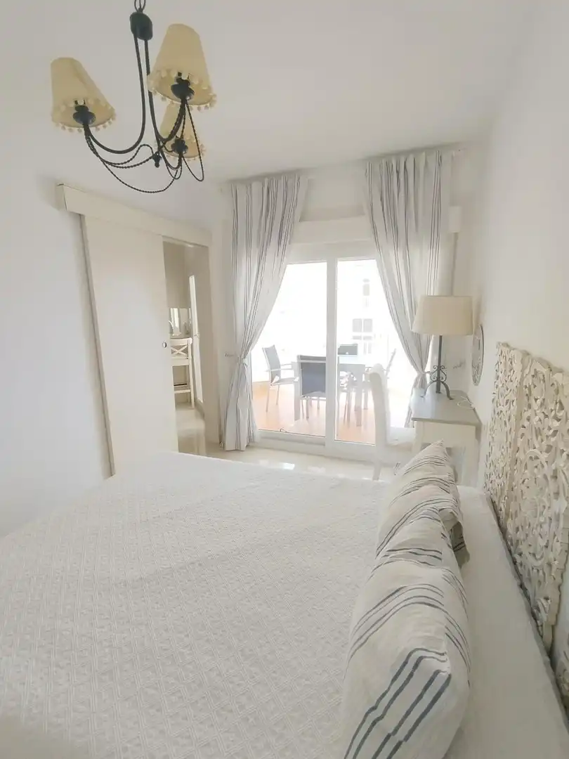 Habitación de Apartamento de alquiler en Torrenueva Costa con Jardín privado, Terraza y Amueblado