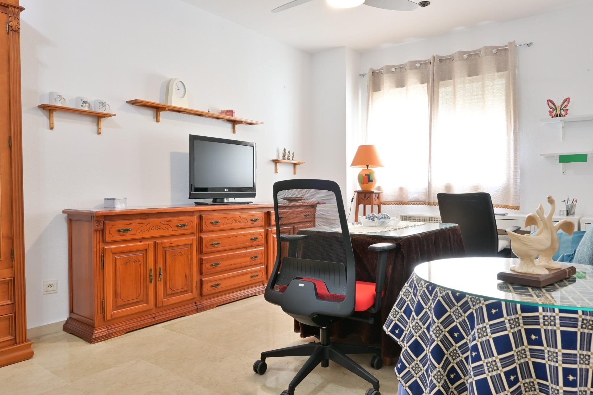 Living room of Flat for rent in  Sevilla Capital  with Air Conditioner and Furnished