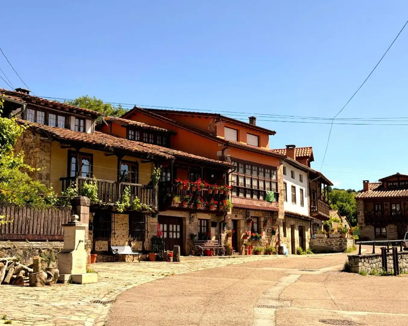 Vista exterior de Local en venda en Bárcena de Pie de Concha