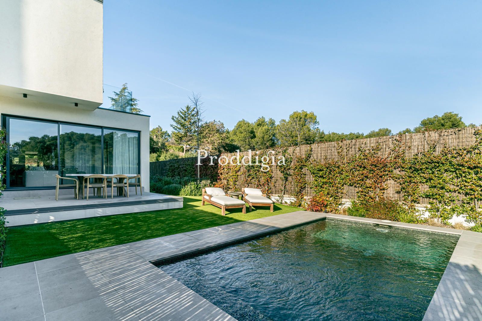 Piscina de Casa o xalet en venda en Cerdanyola del Vallès amb Aire condicionat, Calefacció i Jardí privat