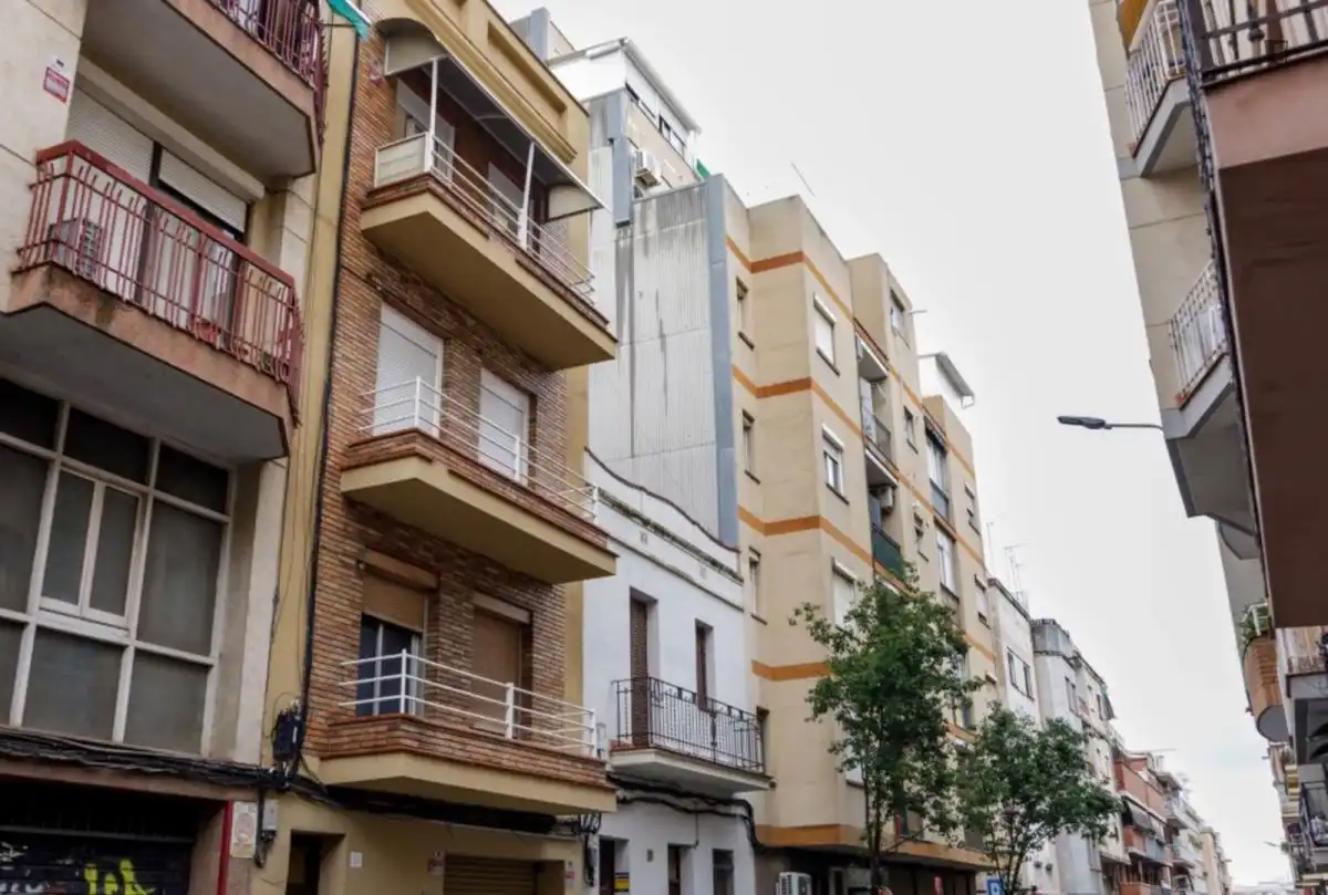 Vista exterior de Apartamento para compartir en L'Hospitalet de Llobregat con Amueblado, Horno y Lavadora