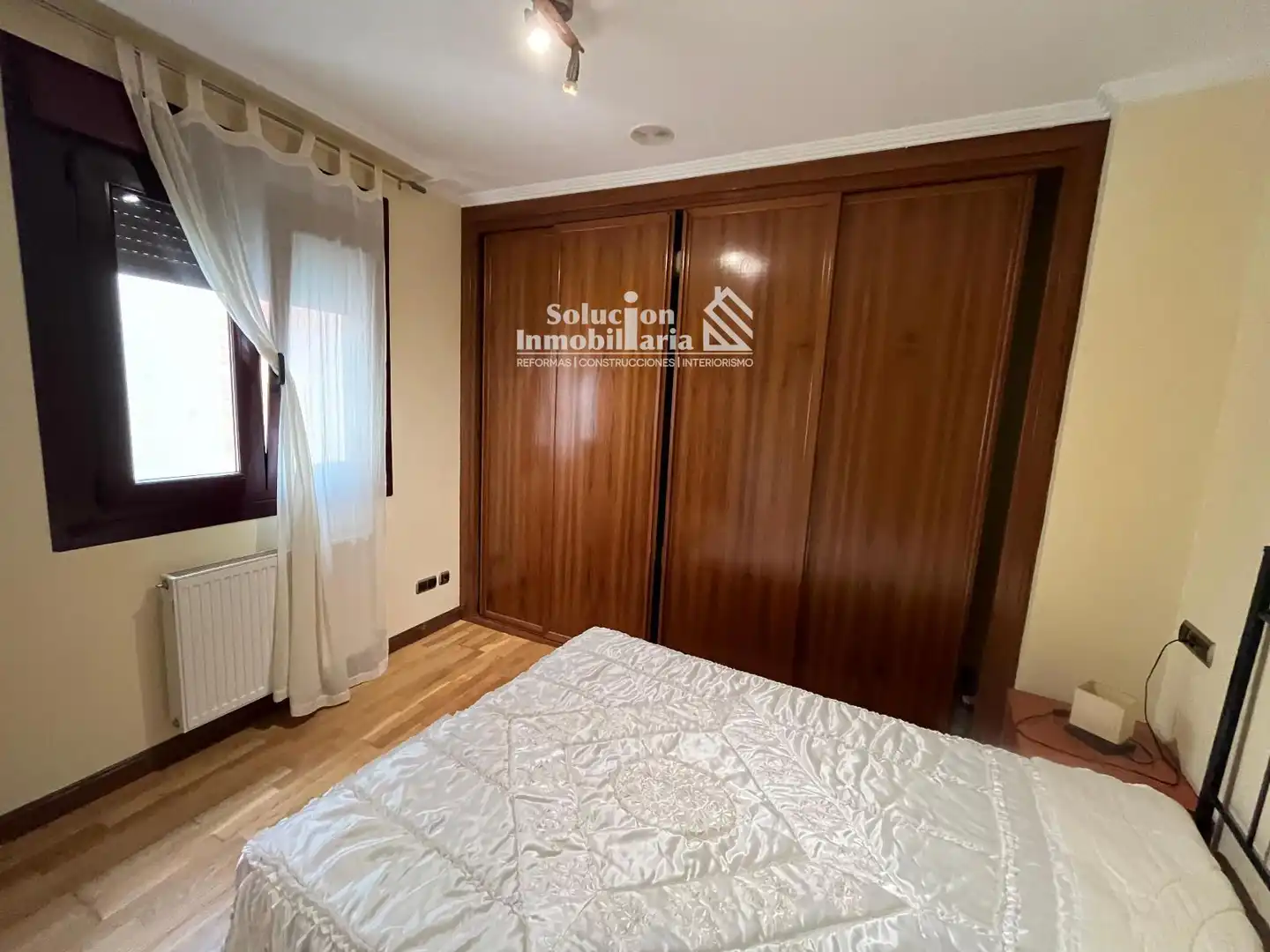 Dormitori de Apartament en venda en Salamanca amb Calefacció i Moblat