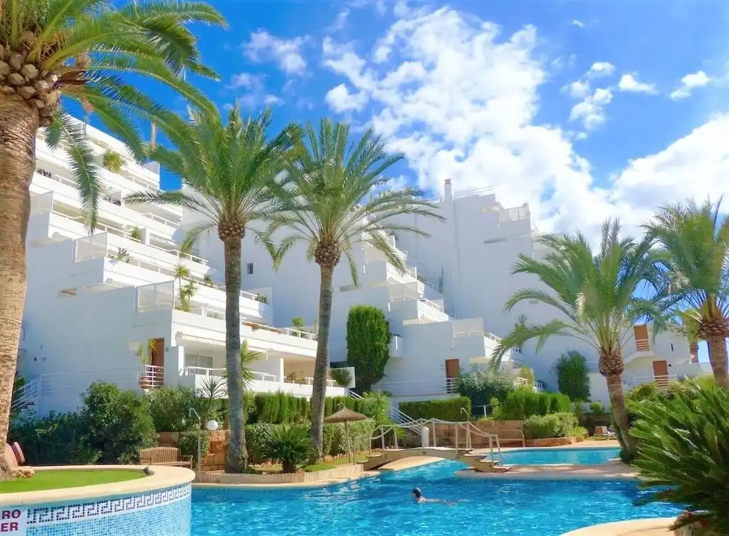 Vista exterior de Àtic en venda en Calvià amb Terrassa i Piscina comunitària