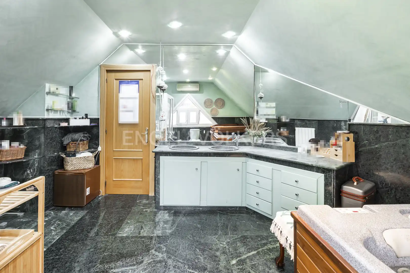 Cocina de Casa o chalet en venta en Madrid con Aire acondicionado, Calefacción y Jardín privado