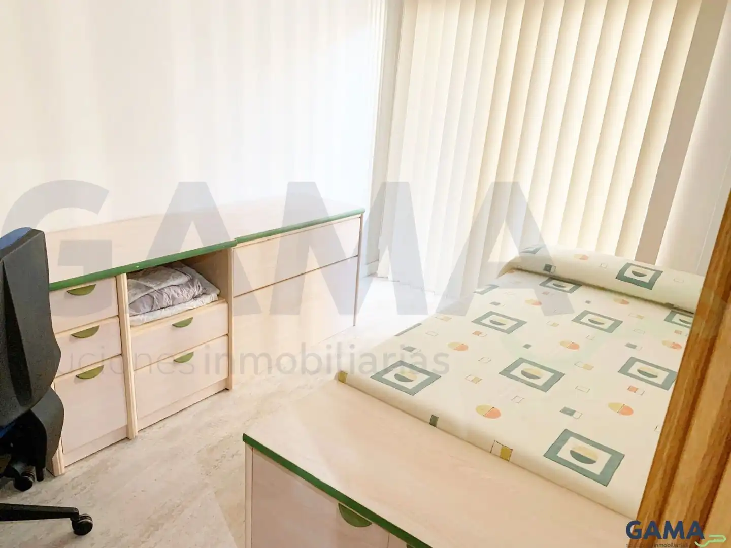 Dormitori de Apartament de lloguer en Alzira amb Aire condicionat i Moblat