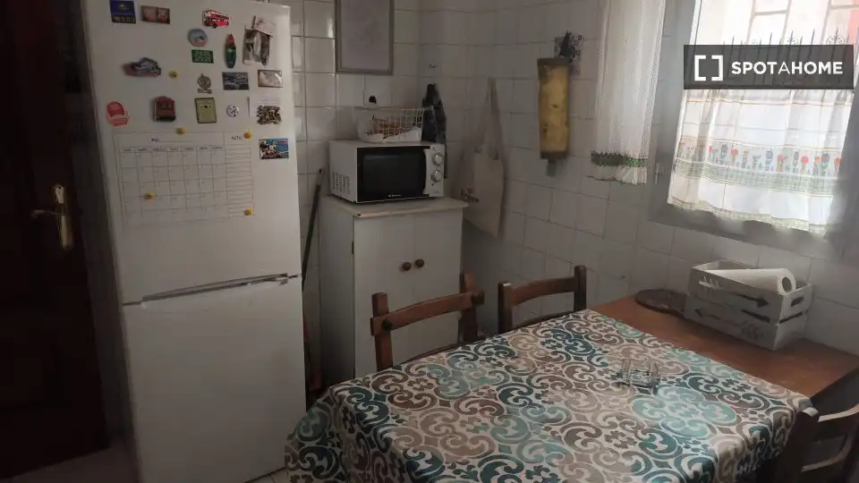 Cuina de Pis de lloguer en Santander amb Aire condicionat, Calefacció i Moblat