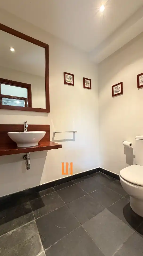 Baño de Casa adosada en venta en Oleiros con Calefacción, Jardín privado y Parquet