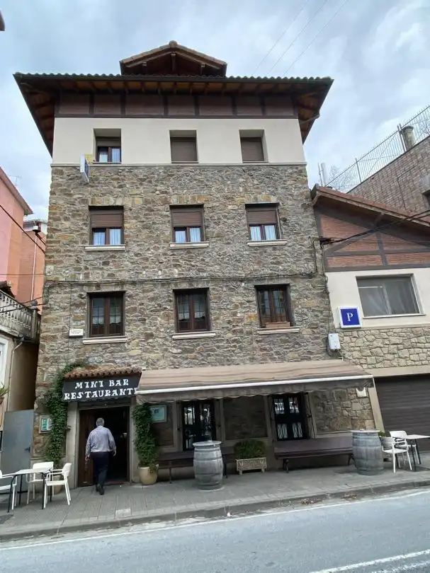 Außenansicht von Gebäude zur Miete in Zaratamo