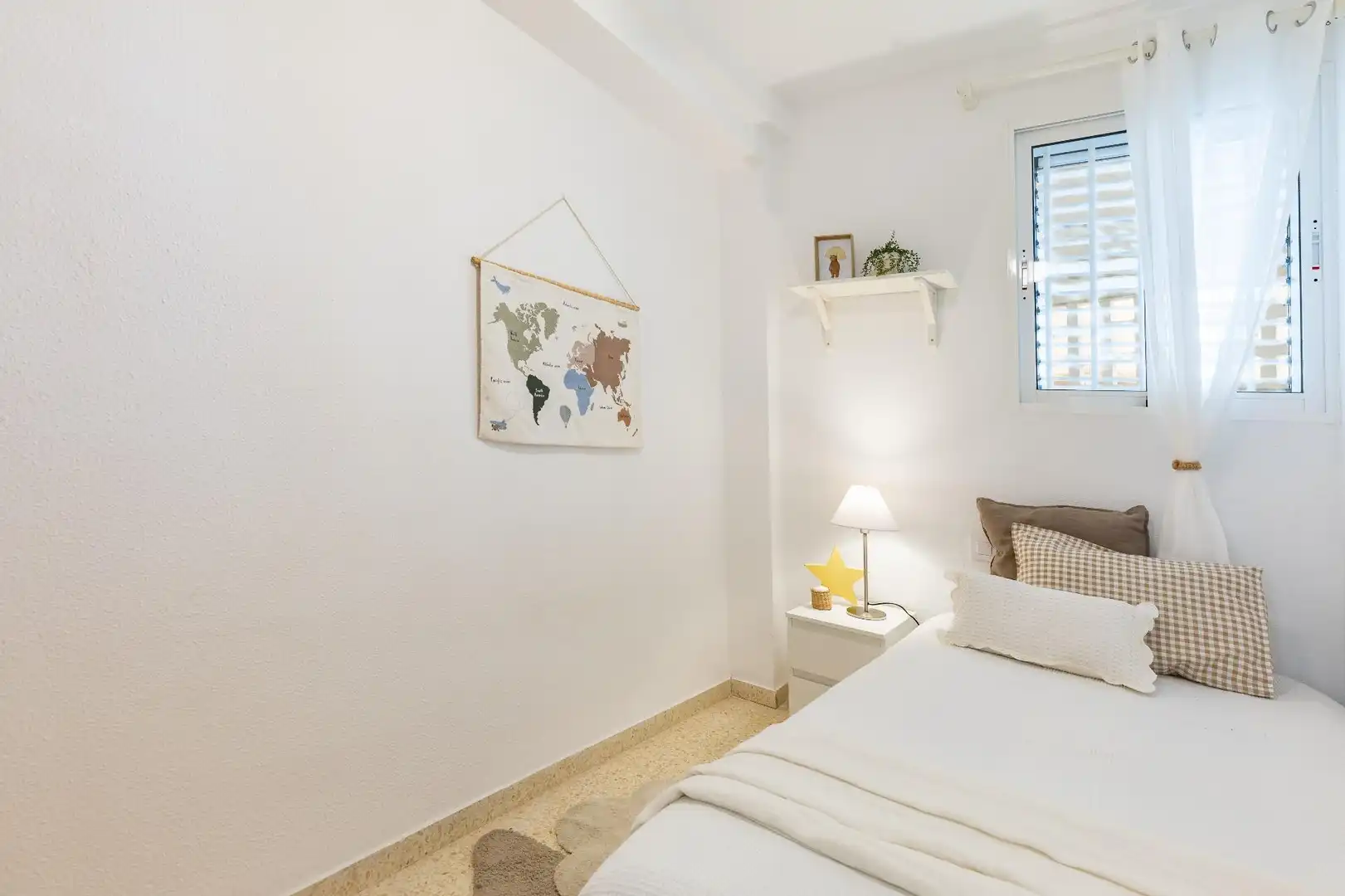 Bedroom of Flat for sale in Pobles del Sud