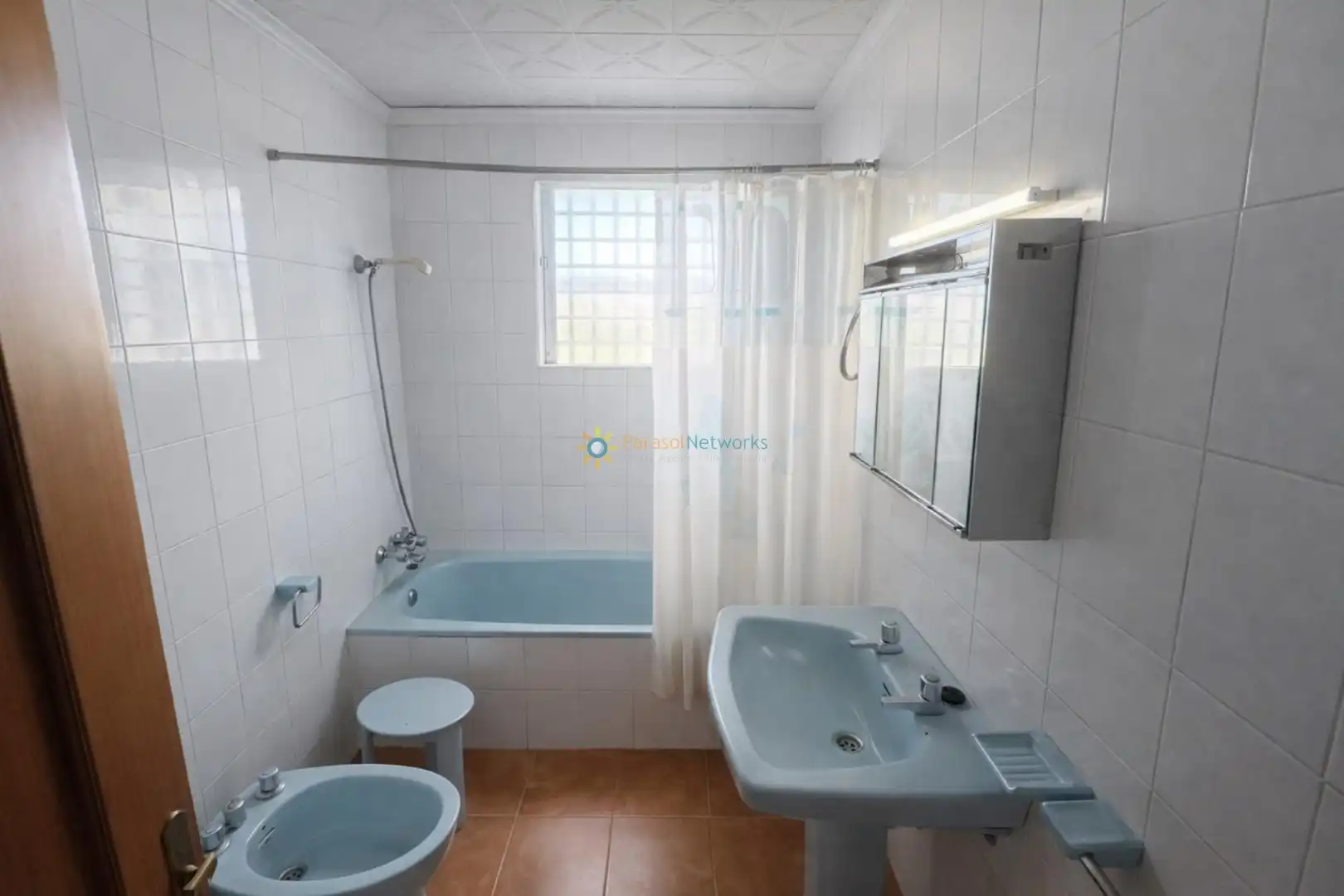 Badezimmer von Country house zum Verkauf in Benicolet mit Privatgarten und Terrasse