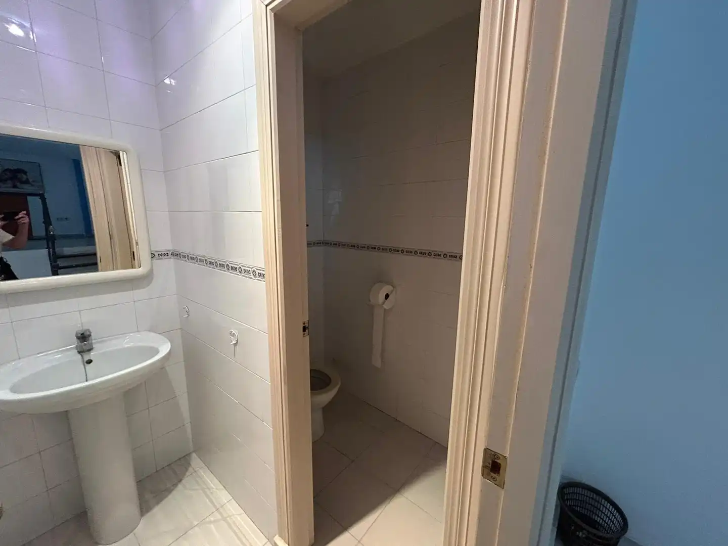 Bathroom of Office for sale in Arcos de la Frontera, Cádiz
