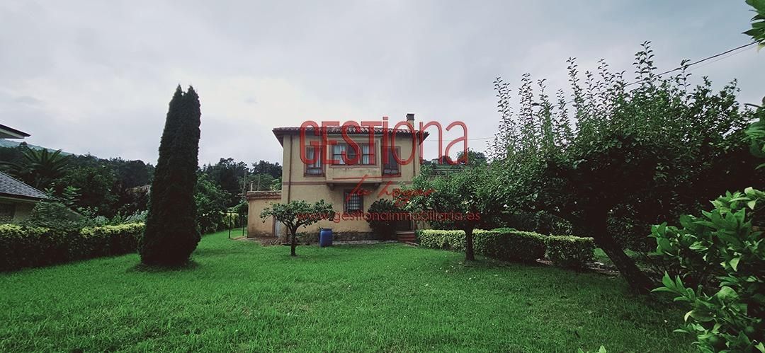 Vista exterior de Casa o xalet en venda en Medio Cudeyo amb Calefacció, Jardí privat i Terrassa