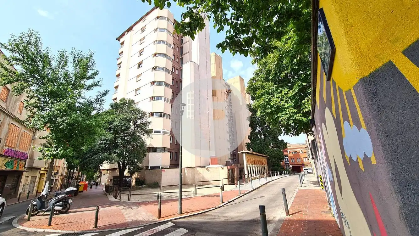 Vista exterior de Planta baixa en venda en Terrassa amb Calefacció