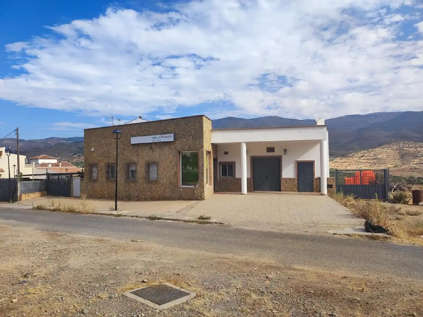 Vista exterior de Nau industrial en venda en Fondón