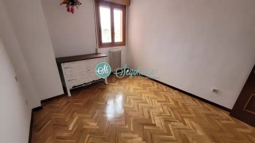 Bedroom of Flat for rent in Segovia  with Heating, Parquet flooring and Terrace