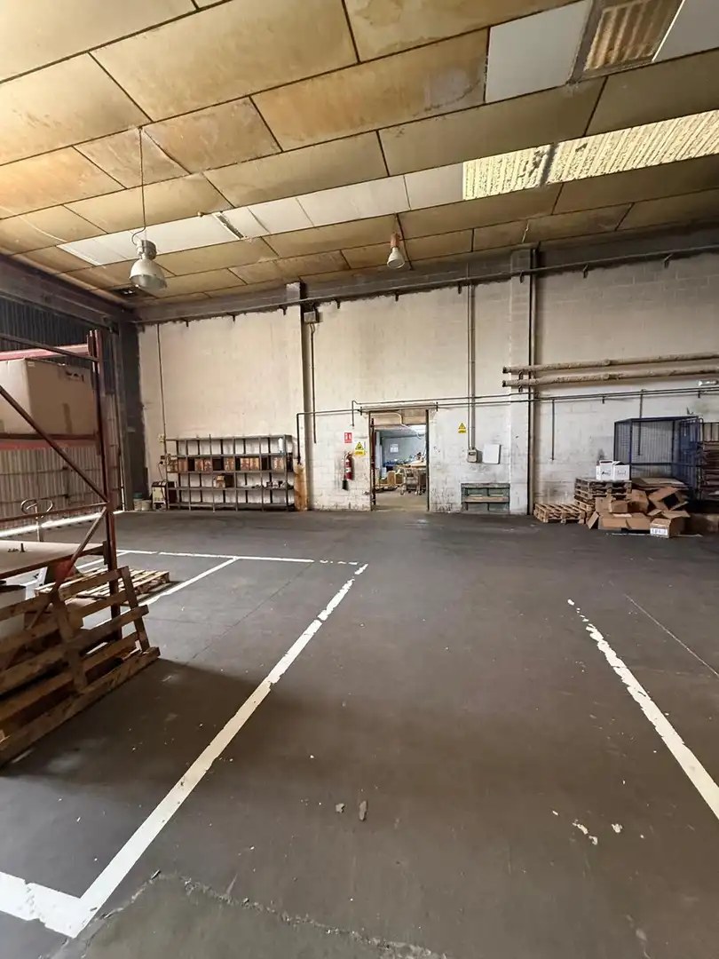 Nau industrial de lloguer en Montcada i Reixac