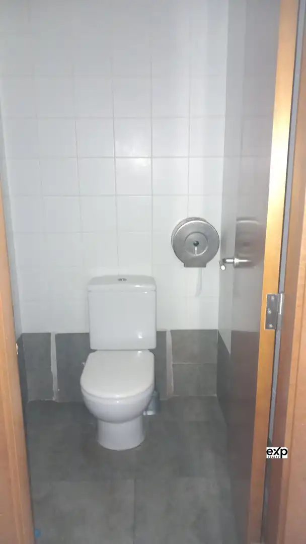 Baño de Local en venta en Rascanya