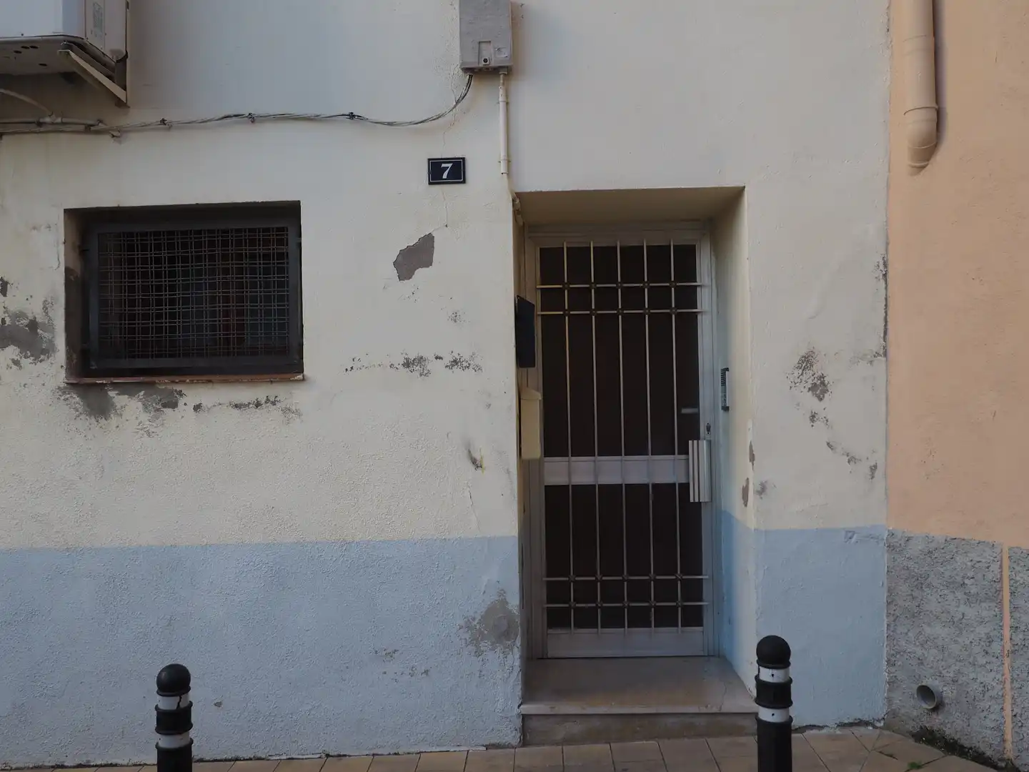 Vista exterior de Pis en venda en Flix amb Moblat, Forn i Rentadora