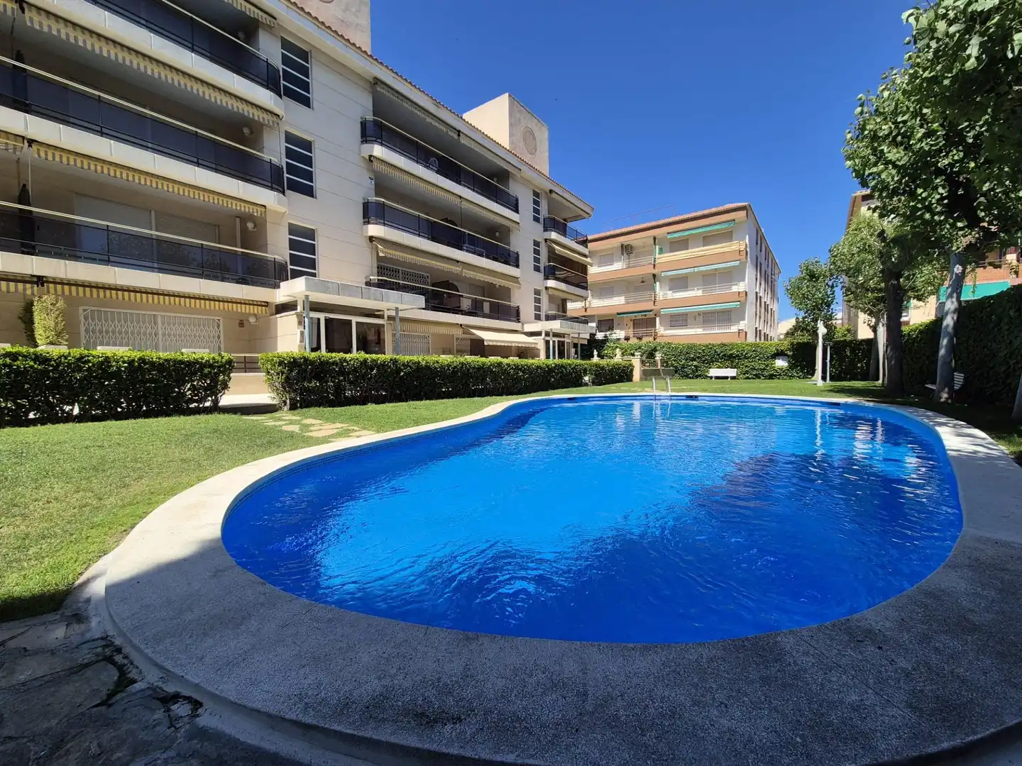 Schwimmbecken von Erdgeschoss zum Verkauf in El Vendrell mit Klimaanlage, Heizung und Terrasse