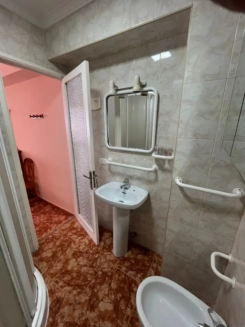 Baño de Piso de alquiler en Las Palmas de Gran Canaria con Amueblado, Horno y Lavadora