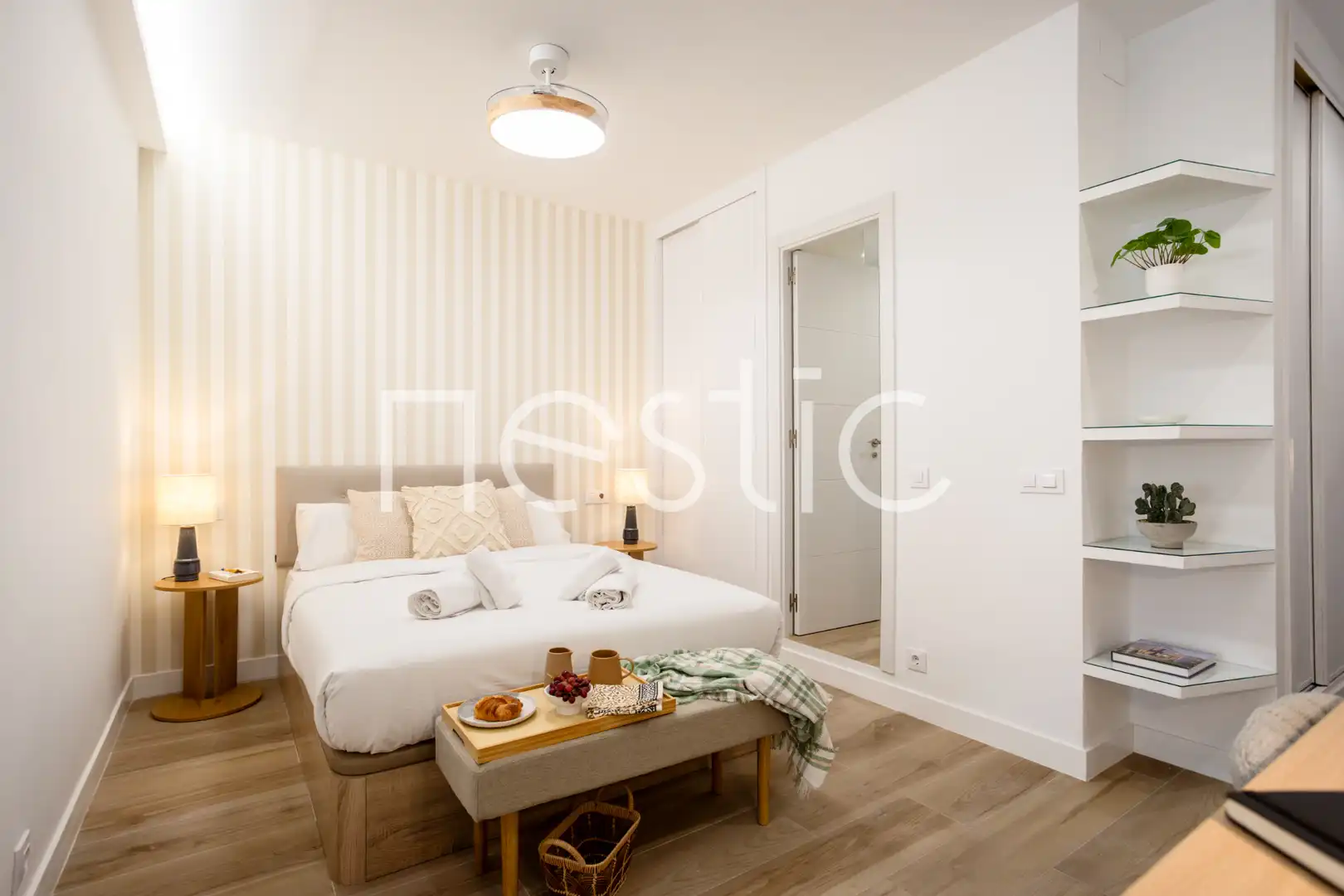 Dormitori de Apartament de lloguer en Madrid amb Aire condicionat, Calefacció i Moblat