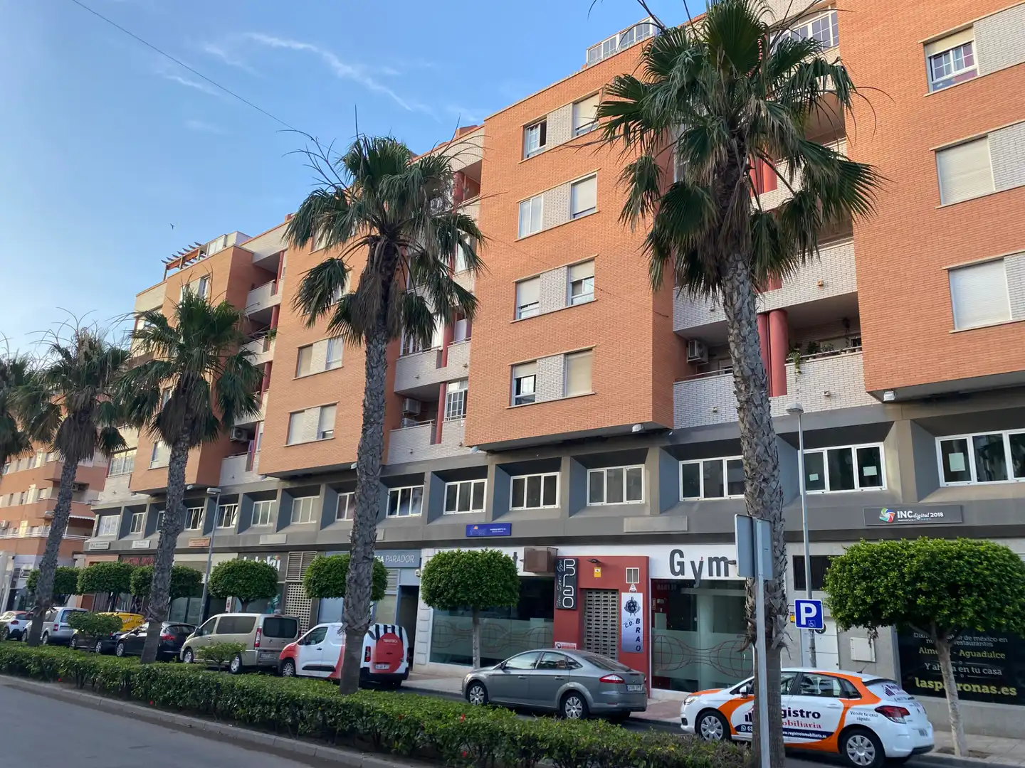 Vista exterior de Àtic en venda en Roquetas de Mar amb Aire condicionat, Parquet i Terrassa