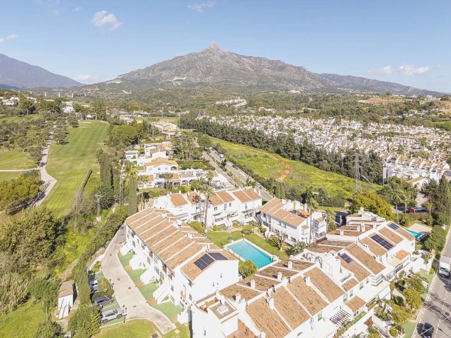 Adossat amb piscina en venda a Nueva Andalucía, imagen 2