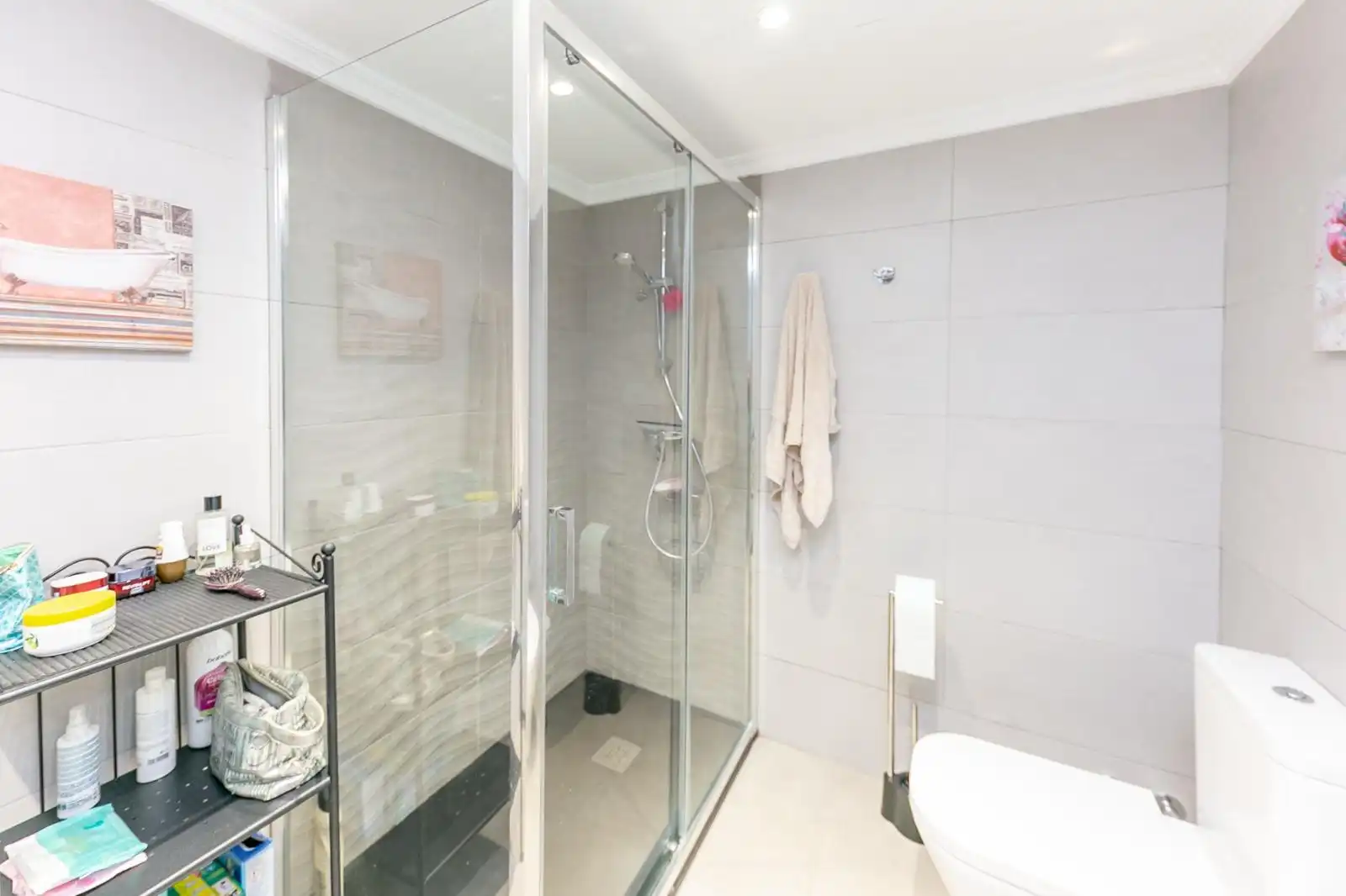 Badezimmer von Dachboden zur Miete in Fuengirola mit Klimaanlage, Heizung und Terrasse