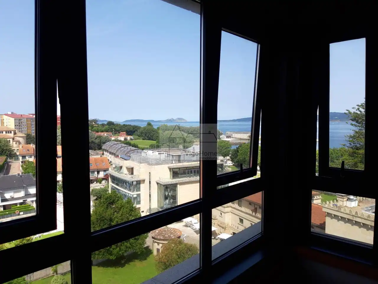 Bedroom of Flat for rent in Vigo   with Heating, Swimming Pool and Furnished