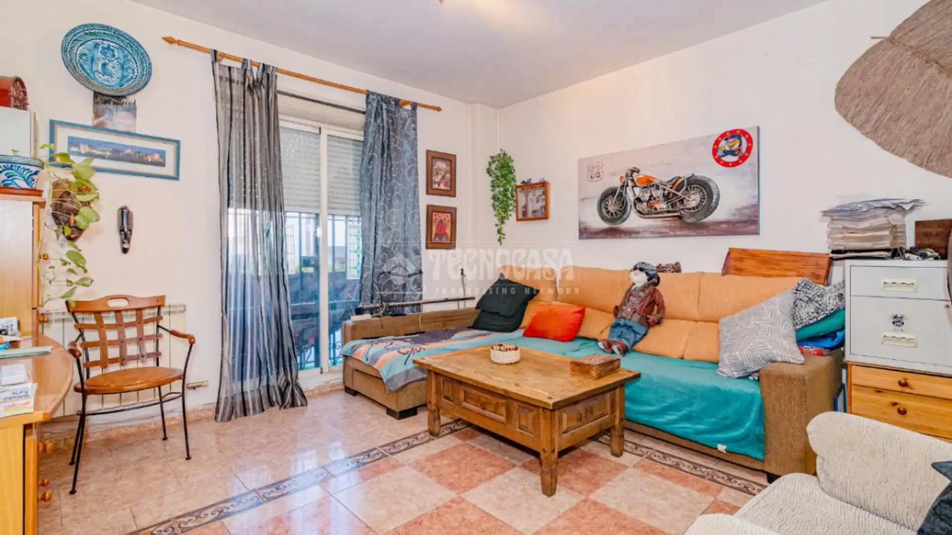 Sala d'estar de Casa adosada en venda en Güevéjar amb Traster i Balcó