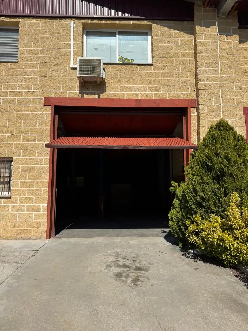 Vista exterior de Nave industrial de alquiler en Becerril de la Sierra con Calefacción