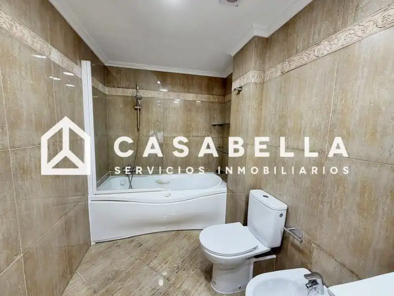 Baño de Piso de alquiler en Valencia con Aire acondicionado, Calefacción y Trastero