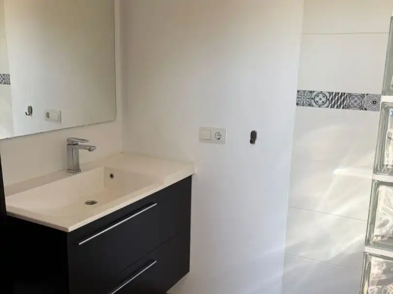 Bany de Casa o xalet en venda en Carmona amb Aire condicionat, Jardí privat i Terrassa