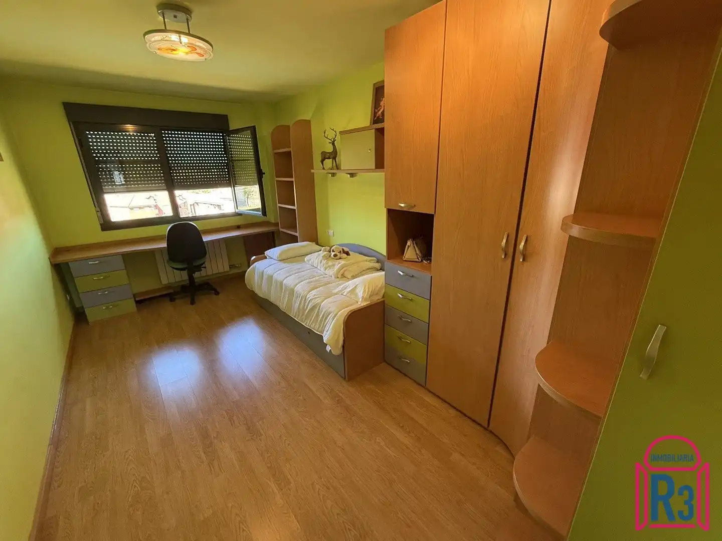 Dormitori de Apartament de lloguer en Villaquilambre amb Calefacció, Terrassa i Traster