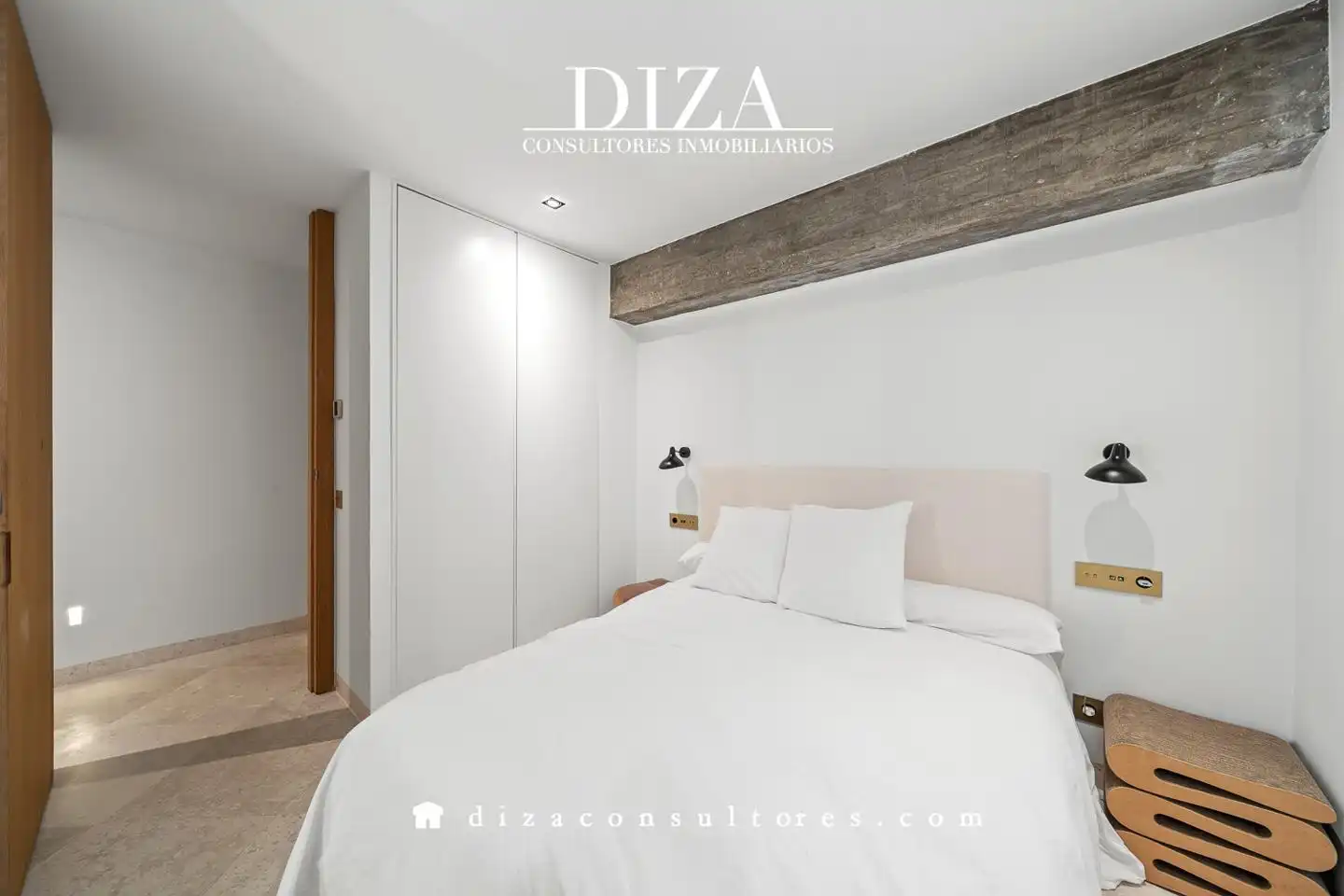 Bedroom of Attic for sale in Madrid  with Air Conditioner, Terrace and Storage room