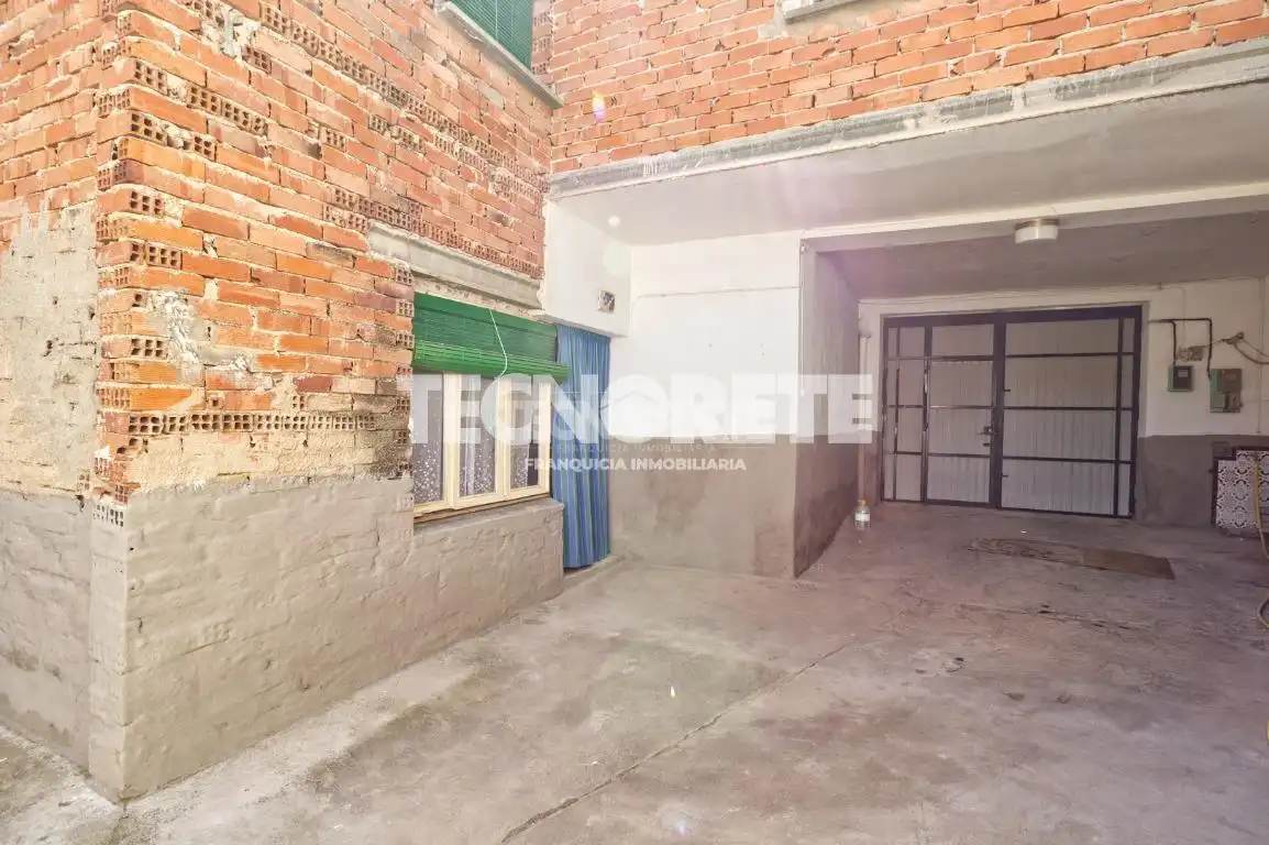 Casa adosada en venta en Consuegra con Jardín privado